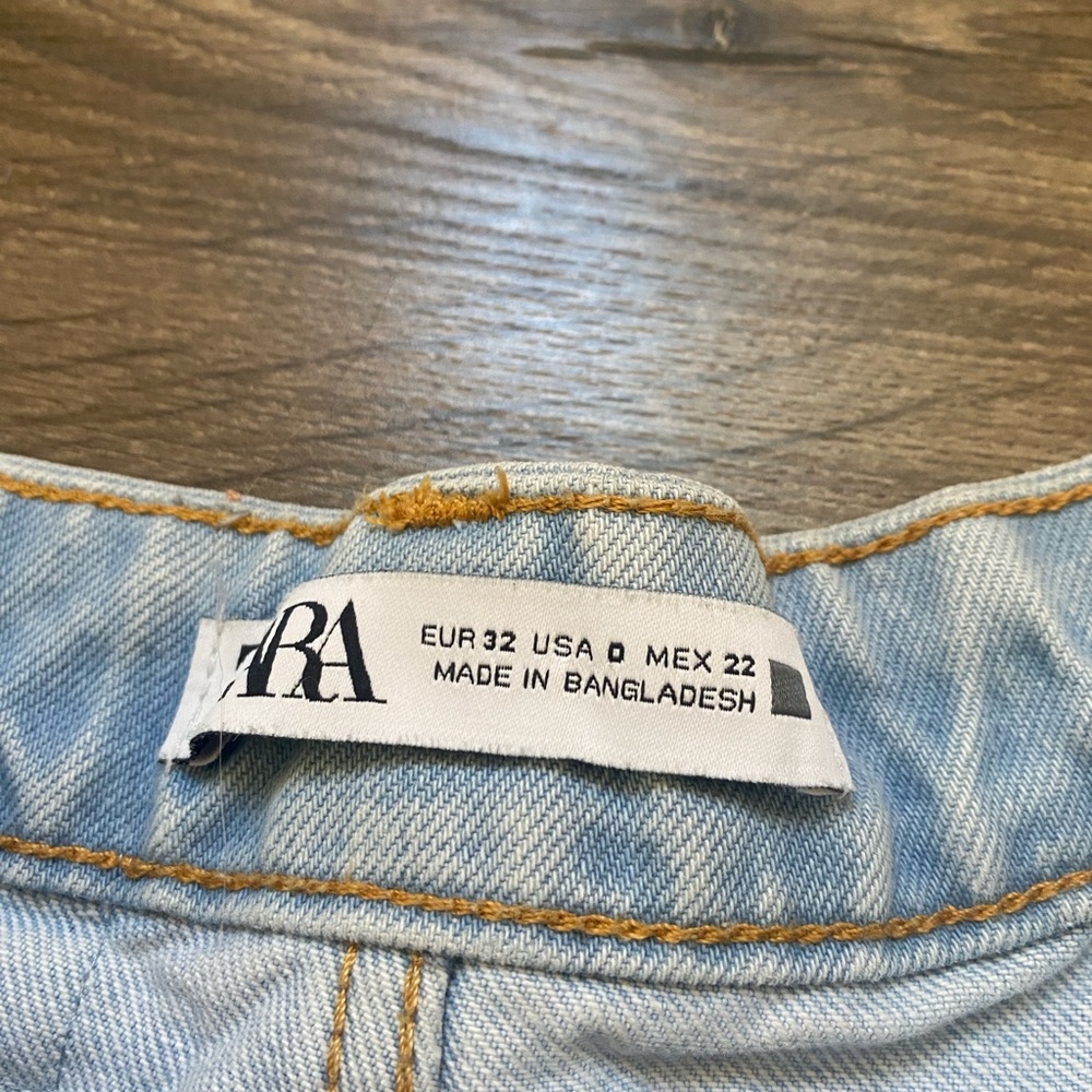 HIGH RISE ZARA SHORTS - Picture 2 of 4